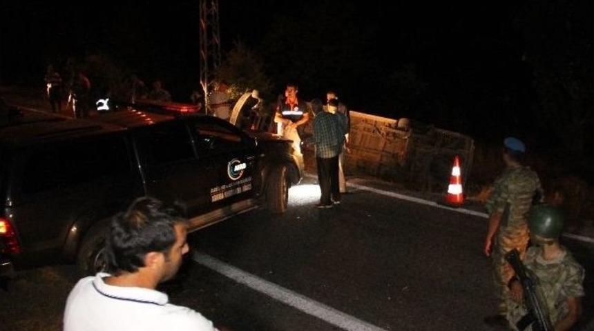 D&uuml;ğ&uuml;n D&ouml;n&uuml;ş&uuml; Kaza: 2 &Ouml;l&uuml;, 6 Yaralı