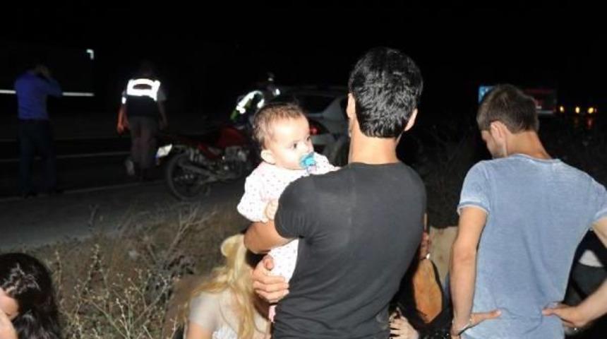 Tır'a Arkadan &Ccedil;arpan Otob&uuml;ste Can Pazarı: 3'&uuml; Ağır 33 Yaralı