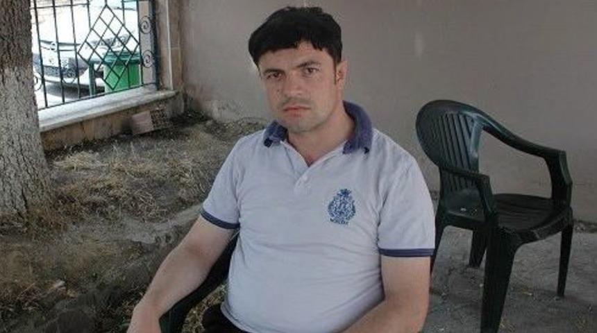 Vefakar Aşık B&ouml;breğini Nişanlısına Verdi