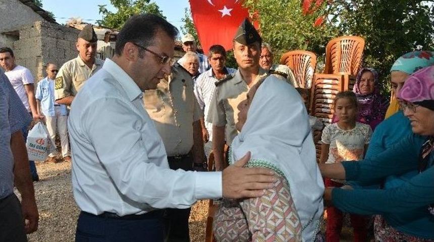 Antalya Valisi T&uuml;rker&rsquo;den Şehit Ailesine Başsağlığı Ziyareti