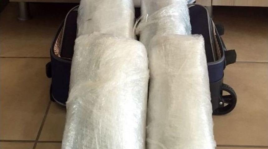 Elazığ&rsquo;da 7 Kilo Esrar İle 6 Bin Paket Ka&ccedil;ak Sigara Ele Ge&ccedil;irildi