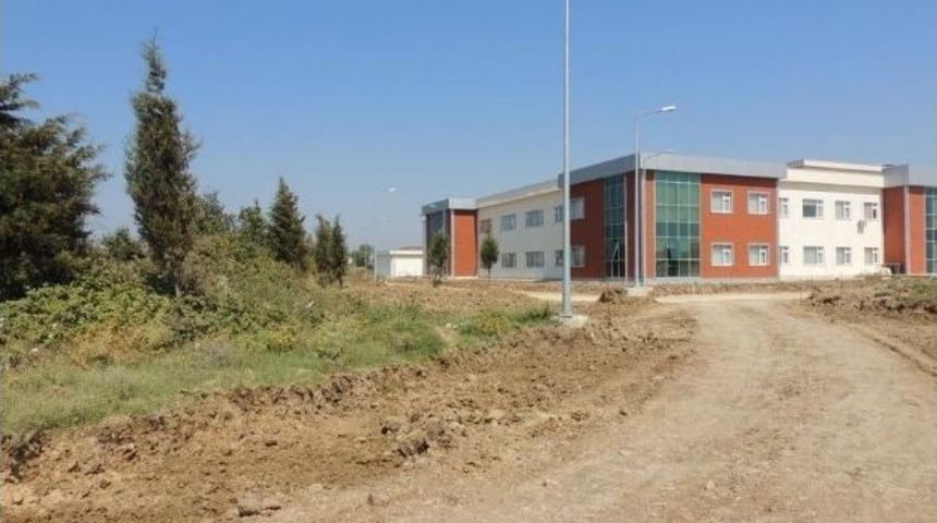 Gelibolu Piri Reis Meslek Y&uuml;ksekokulunda &Ccedil;evre D&uuml;zenlemesine Başlandı