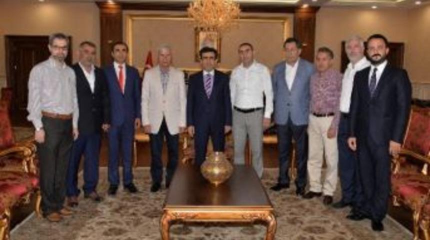 Kocaeli Yapı M&uuml;teahitlerinden Vali&rsquo;ye Ziyaret
