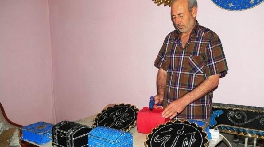 Sanat İ&ccedil;in Evini At&ouml;lyeye &Ccedil;evirdi