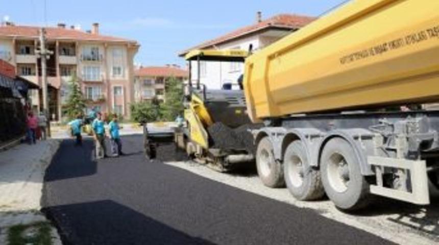 Sapanca Belediyesi Ekipleri G&uuml;ldibi Mahallesinde Asfalt &Ccedil;alışmalarına Devam Ediyor