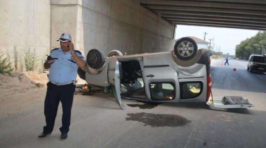Otoyol Inşaatında Hafif Ticari Ara&ccedil; K&ouml;pr&uuml;den D&uuml;şt&uuml;: 1 Yaralı