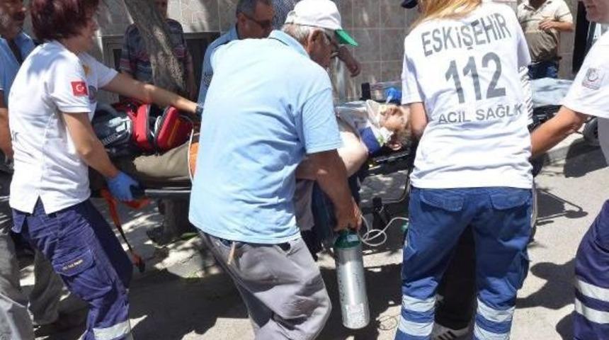 Onardığı &Ccedil;atıdan D&uuml;şt&uuml;, Hastanede &Ouml;ld&uuml;