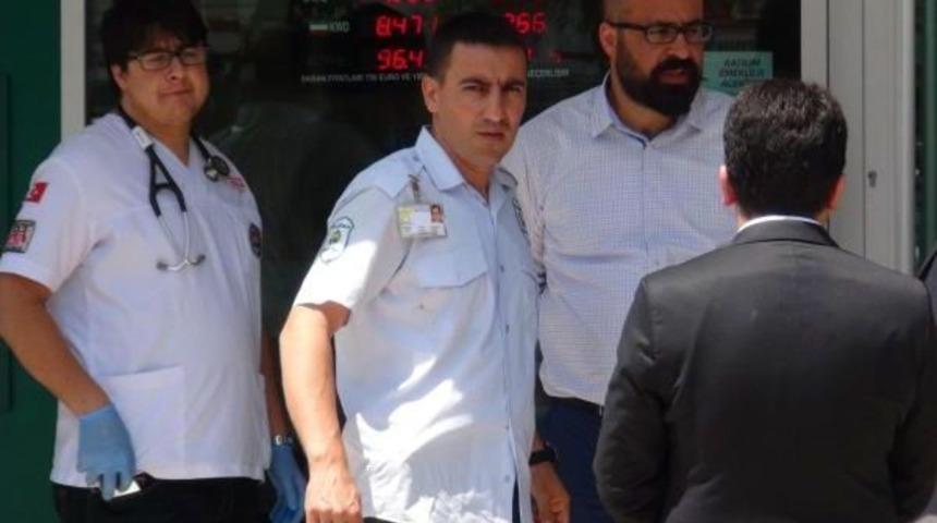 Konya&rsquo;Da Silahlı Banka Soygun Girişimini, G&uuml;venlik G&ouml;revlisi Engelledi