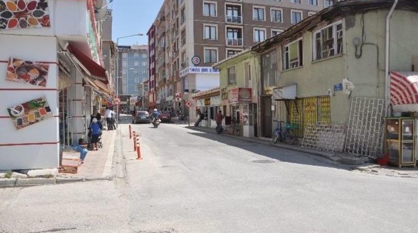 Boz&uuml;y&uuml;k Cami Caddesi&rsquo;ne Park Yasağı Geliyor