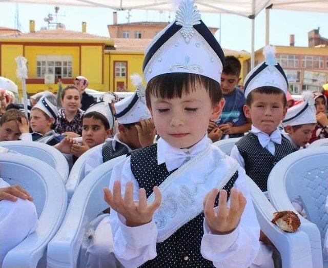 Yozgat Sünnet Şöleninde 90 Çocuk Erkekliğe İlk Adımı Attı