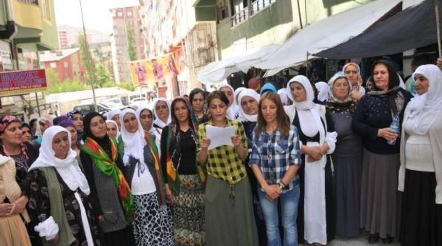 Hakkari'de Barış Anneleri'nden  'savaşı Durdurun' &Ccedil;ağrısı