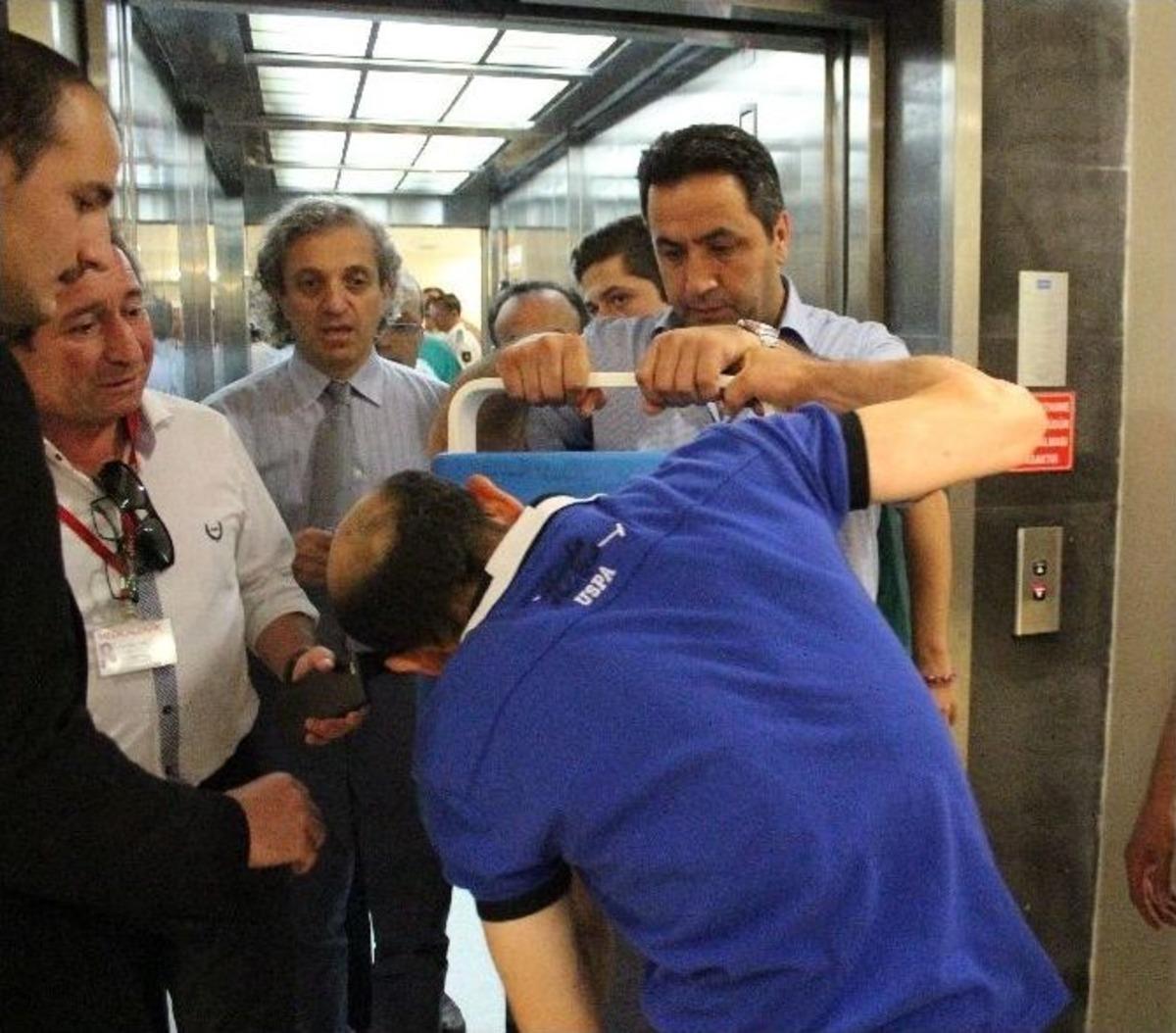 Baba, Oğlunun Bağışlanan Organlarını &Ouml;perek Uğurladı