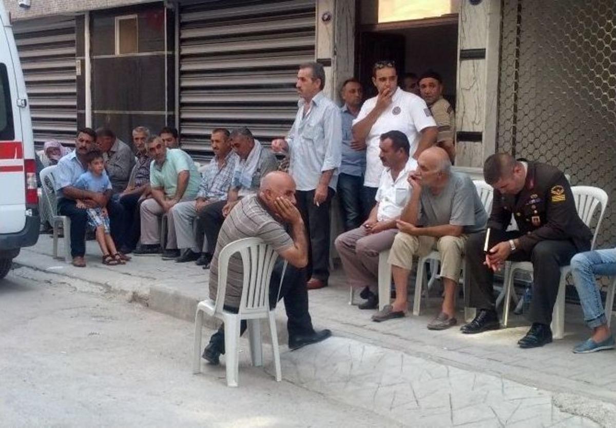 Şehidin İzmir&rsquo;deki Baba Ocağına Ateş D&uuml;şt&uuml;