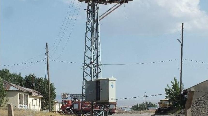 Elektrik Akımına Kapılan Vedaş G&ouml;revlisi Yaralandı