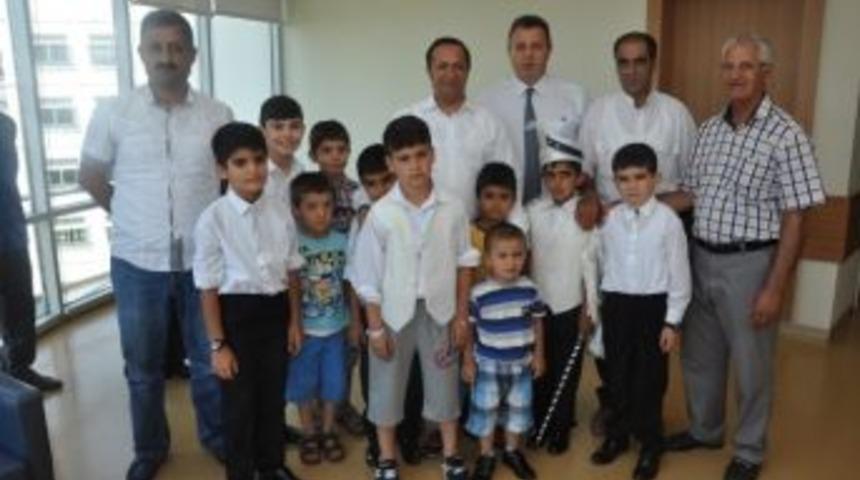 Başkan Toltar. S&uuml;nnet &Ccedil;ocuklarını Ziyaret Etti