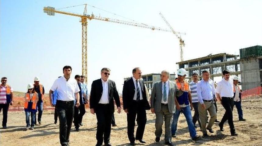Vali Erol Ve Başkan Aky&uuml;rek Ne&uuml; Kamp&uuml;s İnşaatını İnceledi
