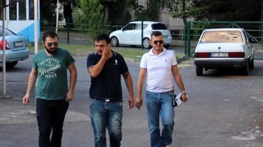 Trafikte Karşılaşan Eski Husumetli Iki Kişi Kavga Etti