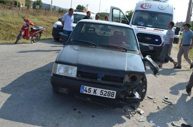 Otomobilin Çarptığı Motosiklet Sürücüsü Yaralandı