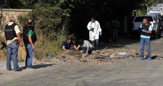 Gevaş ta Askeri Araca Mayınlı Saldırı (2) 1