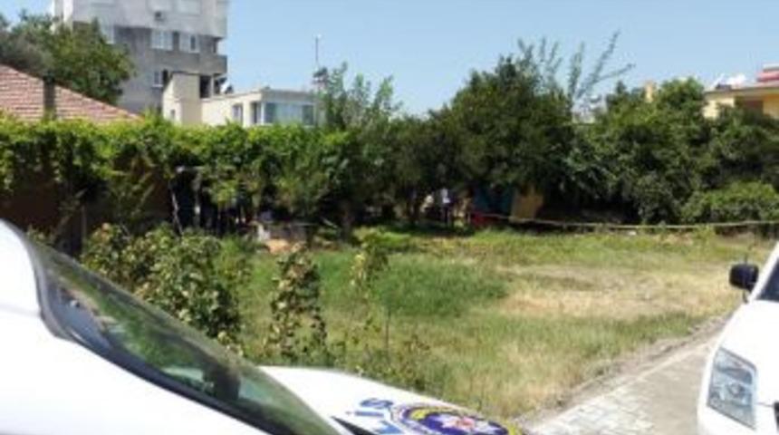 Kendi Ağaca Asarak Intihar Etti