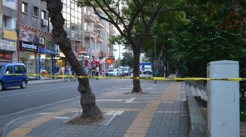 Trabzon&rsquo;da Valilik Ve Emniyet M&uuml;d&uuml;rl&uuml;ğ&uuml; &Ouml;n&uuml;nde Ş&uuml;pheli Paket Alarmı