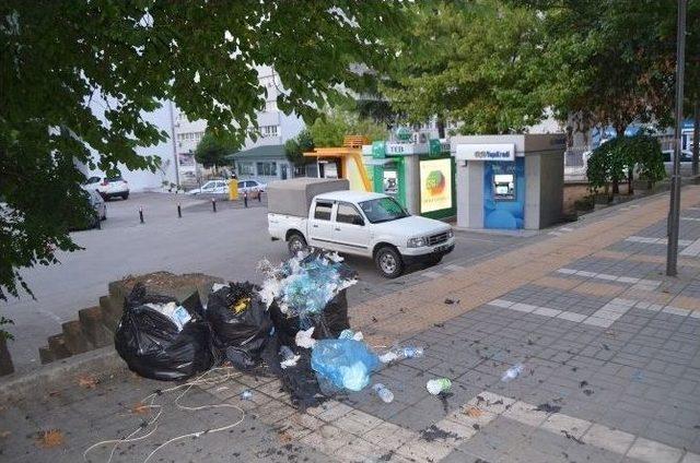 Trabzon’da Valilik Ve Emniyet Müdürlüğü Önünde Şüpheli Paket Alarmı