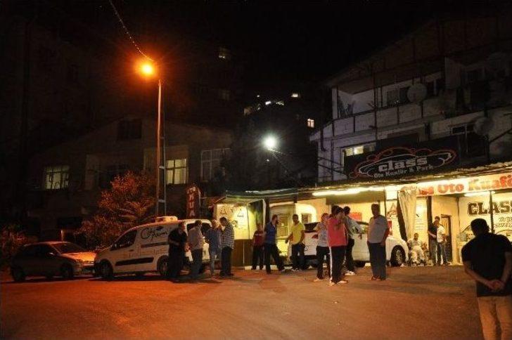 İnşaattaki Göçük Mahalleliyi Sokağa Döktü G1