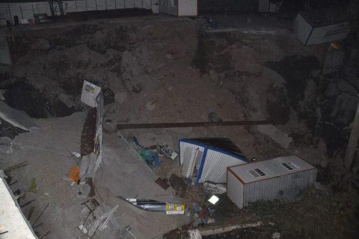 İnşaattaki Göçük Mahalleliyi Sokağa Döktü G3