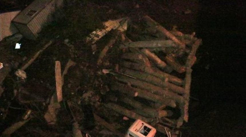 Sarıyer'de Çökme Sonrası Oluşan Çatlaklar Mahalleliyi Isyan Ettirdi