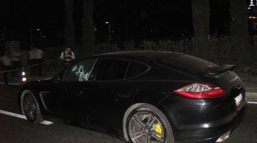 L&uuml;ks Otomobil Kurşunlandı: 1 &Ouml;l&uuml;, 1 Yaralı