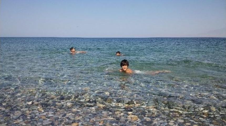 Çocukların Van Gölü Keyfi