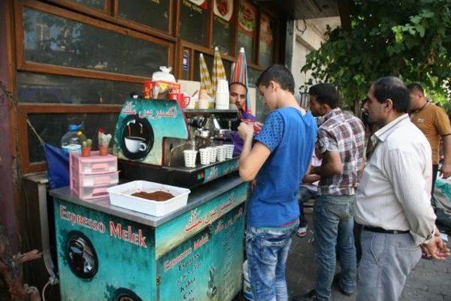 Suriyeliler'i Temizlik Işçileri Uyandırıyor