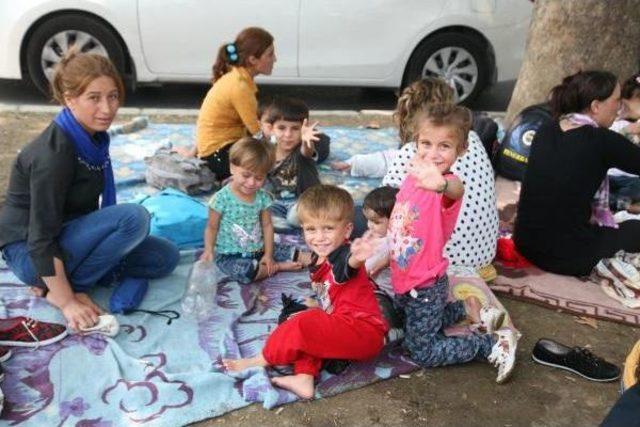 Suriyeliler'i Temizlik Işçileri Uyandırıyor