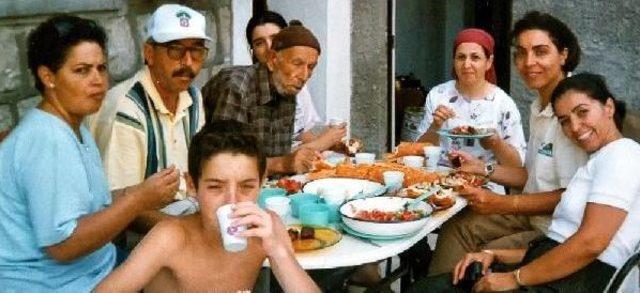 100 Yaşına Giren Taş Ustası Ömer Dedeye Soy Ağacı Pastalı Kutlama