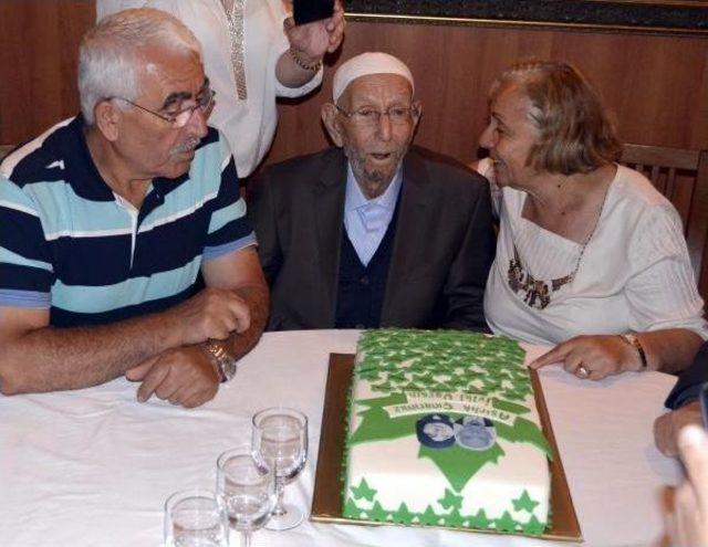 100 Yaşına Giren Taş Ustası Ömer Dedeye Soy Ağacı Pastalı Kutlama