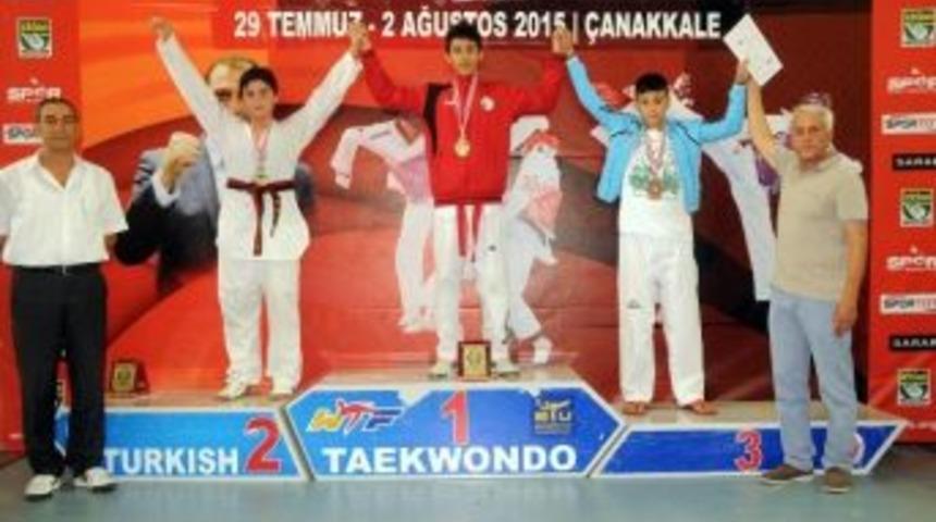 Kağıtsporlu Talha Enes T&uuml;rkiye &Uuml;&ccedil;&uuml;nc&uuml;s&uuml; Oldu