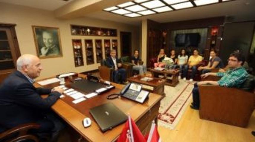 Yıldız Oyunculardan Başkan Yaşar&rsquo;a İlk Ziyaret