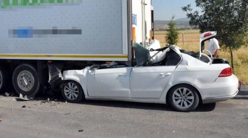 Uşak&rsquo;ta Trafik Kazası: 2 &Ouml;l&uuml;