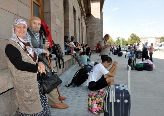 Bombalı Saldırının Ardından Kars'a Tren Seferlerini Iptal Edildi