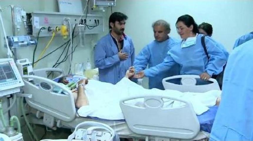 Hdp Heyeti Kandil'e Gitmeden &Ouml;nce Yaralıları Ziyaret Etti