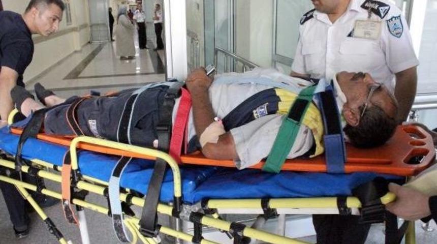 İki Kamyonet &Ccedil;arpıştı: 3 Yaralı