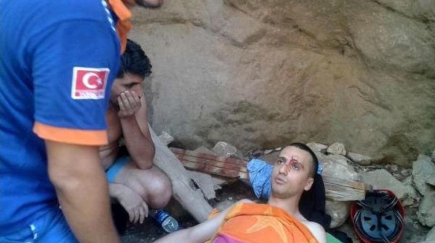 Şelaleden D&uuml;şen Tatilciyi Umke Kurtardı