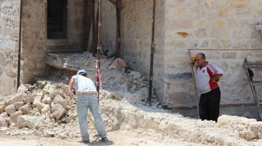 Tarihi Caminin Aslına Uygun Restore Edilmediği İddiası