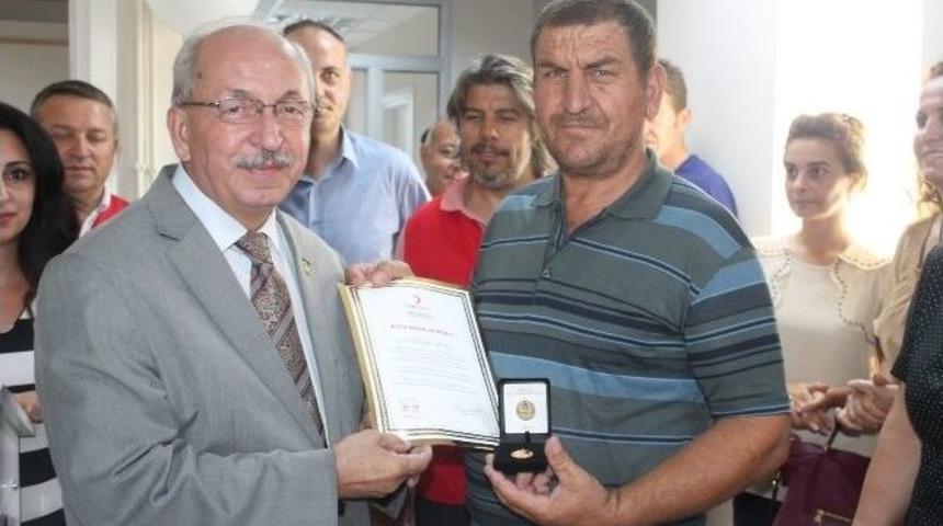 G&ouml;n&uuml;ll&uuml; Kan Bağış&ccedil;ıları Tekirdağ&rsquo;da &Ouml;d&uuml;llerini Aldı