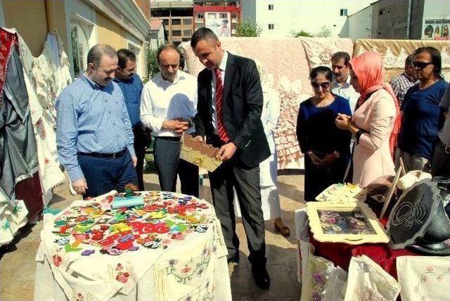 Tuşba İlçe Kaymakamlığı El İşi Sanatları Sergisi Açılışı Düzenlendi