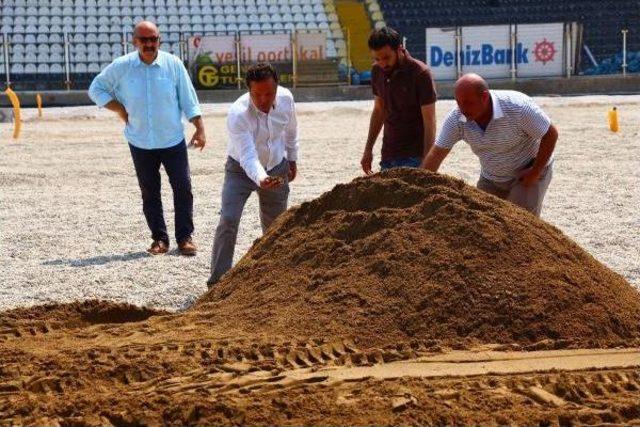 Manisa 19 Mayıs Stadı'ndaki Çalışmalar Tüm Hızıyla Sürüyor