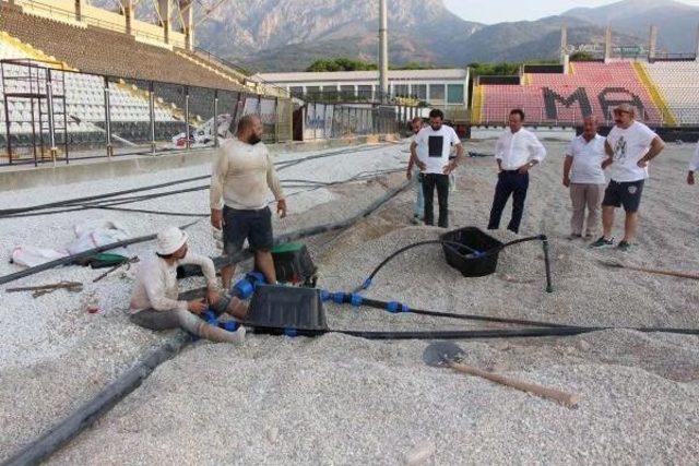 Manisa 19 Mayıs Stadı'ndaki Çalışmalar Tüm Hızıyla Sürüyor