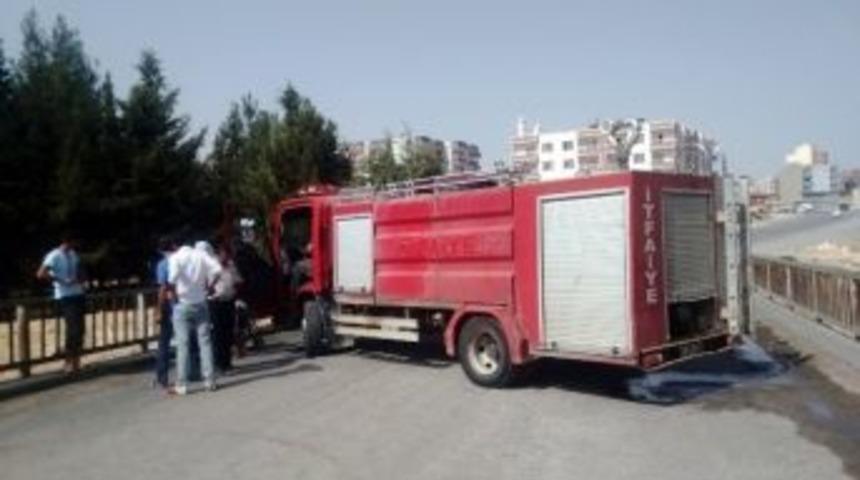 Yangına Giden İtfaiye Aracını Rehin Aldılar