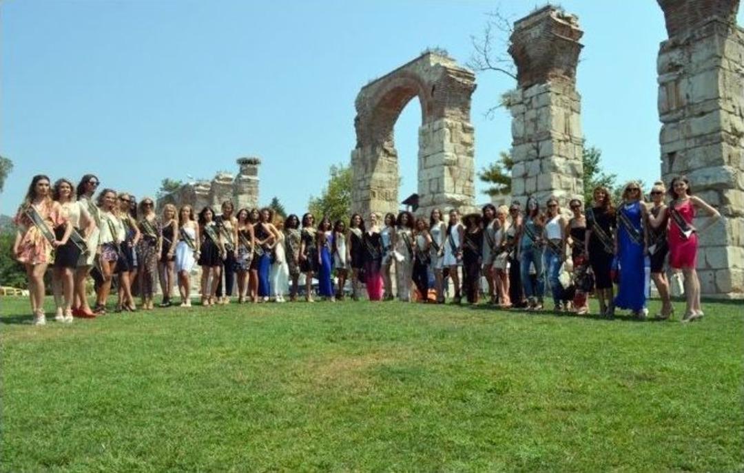 İzmir&rsquo;de G&uuml;zeller Ge&ccedil;idi