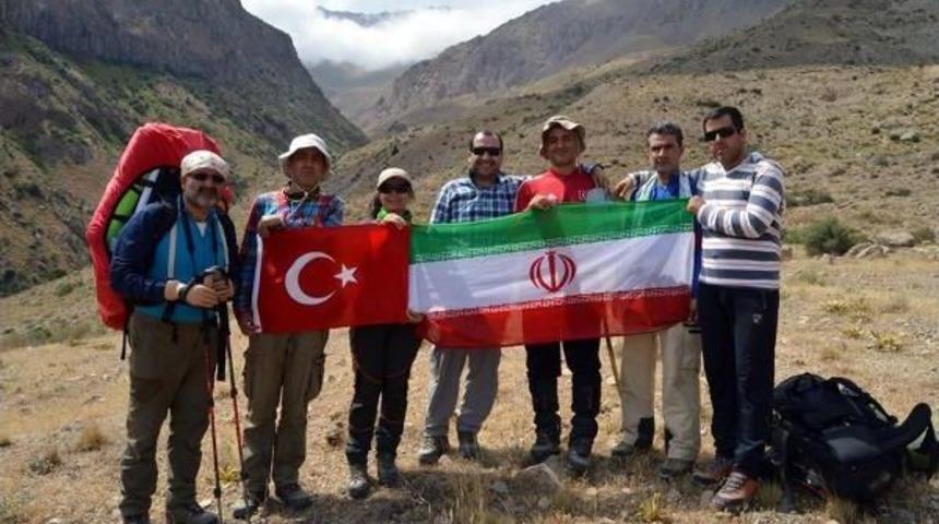 B&uuml;nyan Dostları İran&rsquo;In En Y&uuml;ksek Dağına &Ccedil;ıktı